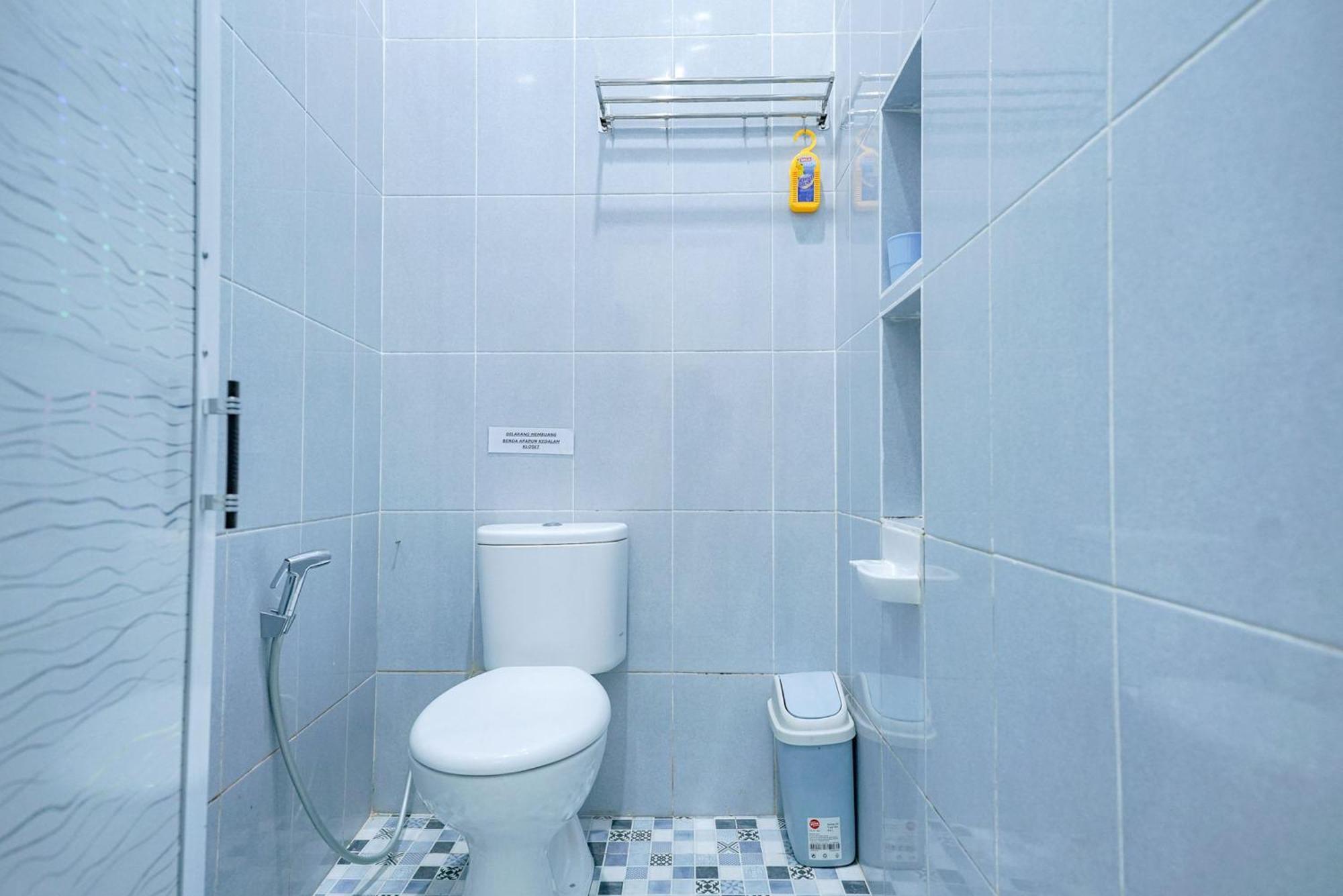 Reddoorz Near Pantai Pandan Sibolga Hotel Halangan Bilik gambar